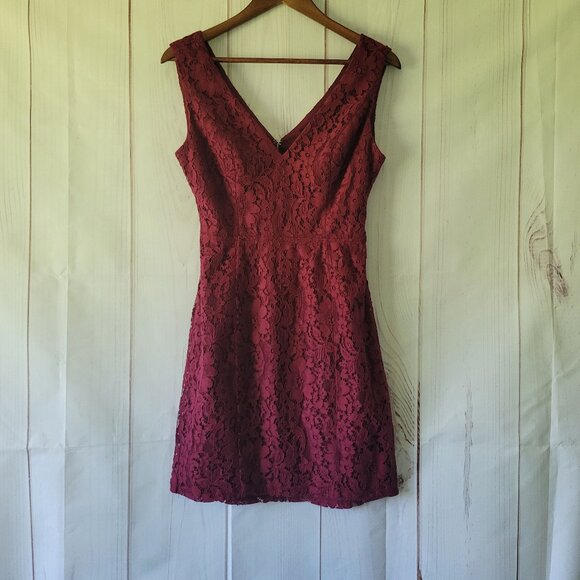 Lulus Dresses & Skirts - Lulu’s Classic/Elegant Mini Bodycon Dress, M, Lined, Sleeveless, Lace, Burgundy